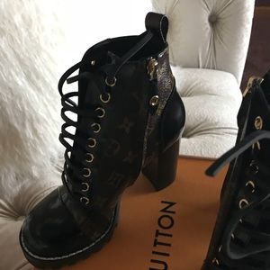 100% authentic Star Trail ankle boot